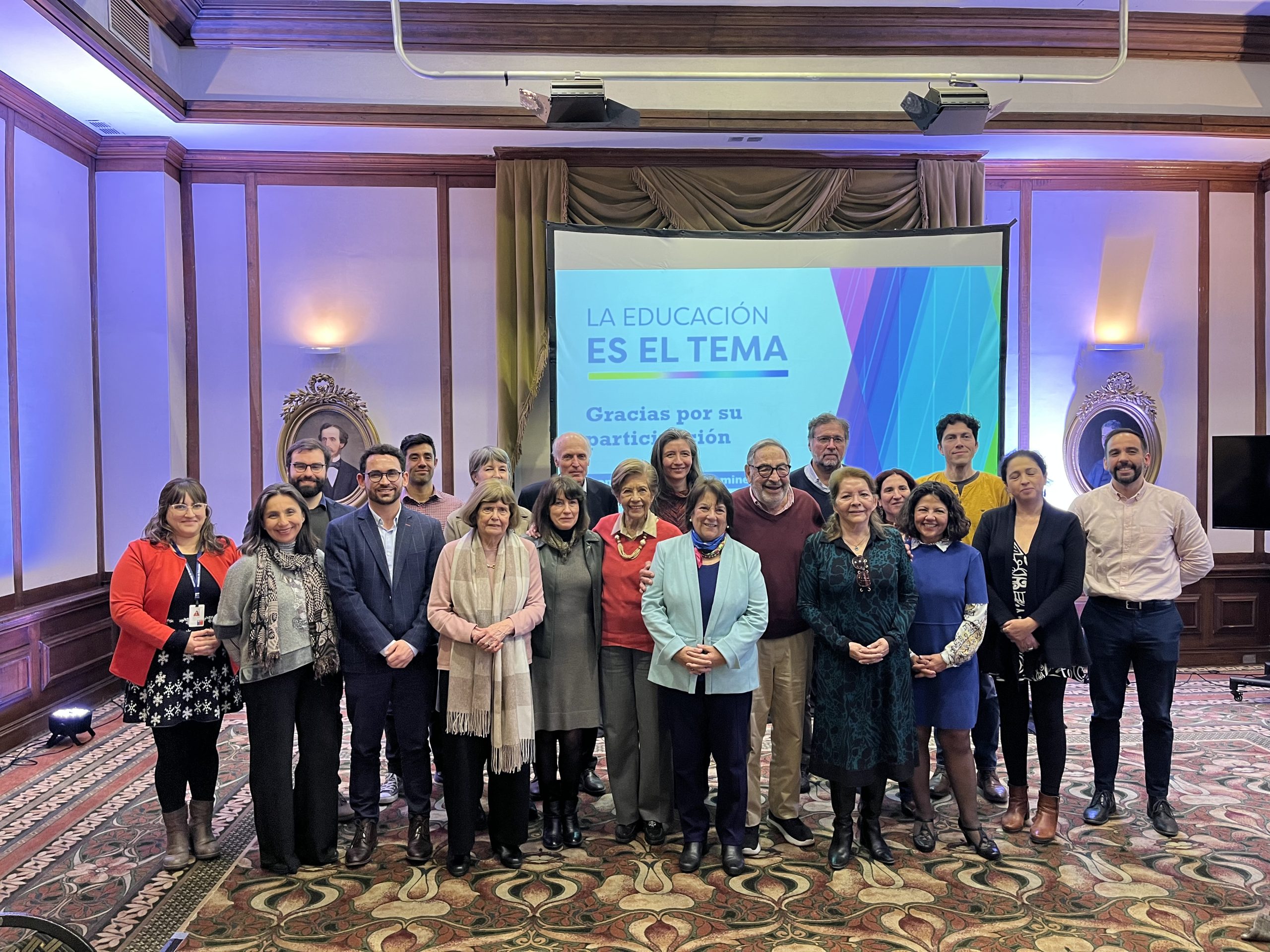 Ministro Cataldo se reúne con expertos y premios nacionales para dialogar sobre la próxima actualización curricular