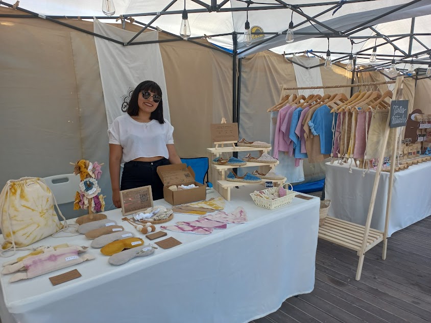 Kutiña: el emprendimiento que rescata el teñido natural y moda sustentable de Tarapacá