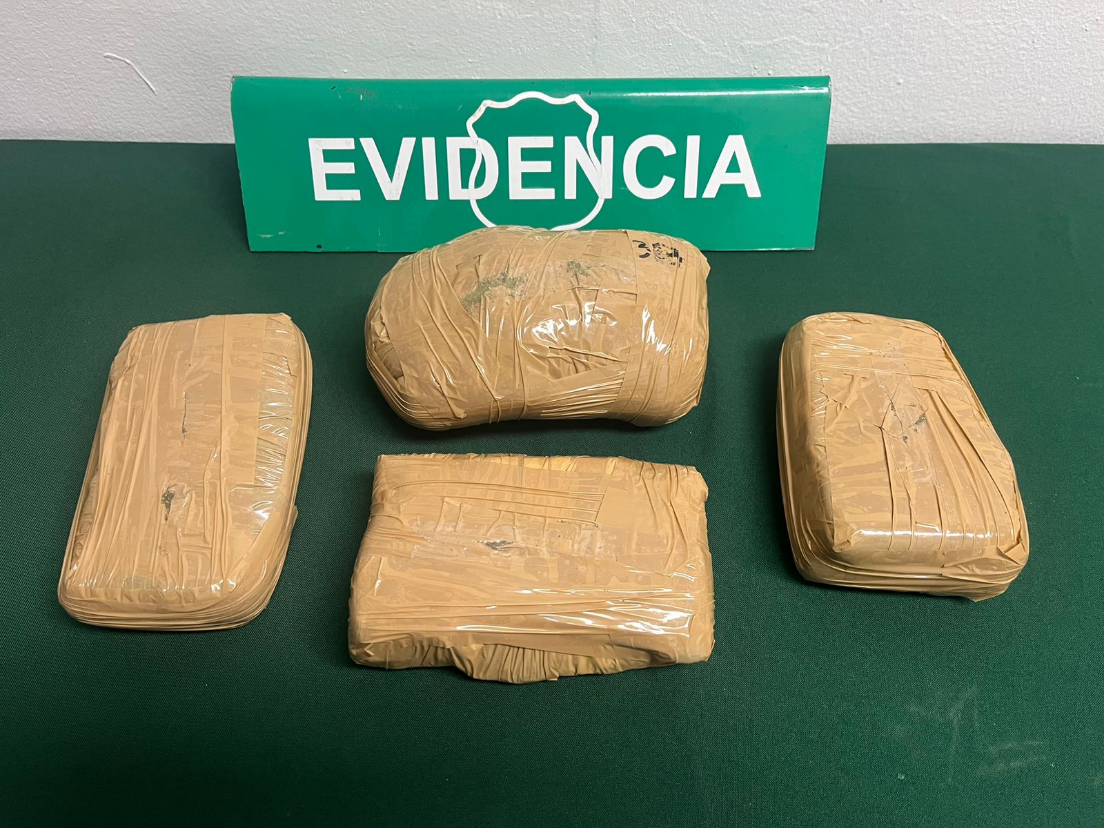 PASAJERO DE TAXI TRANSPORTABA DROGA EN SU EQUIPAJE