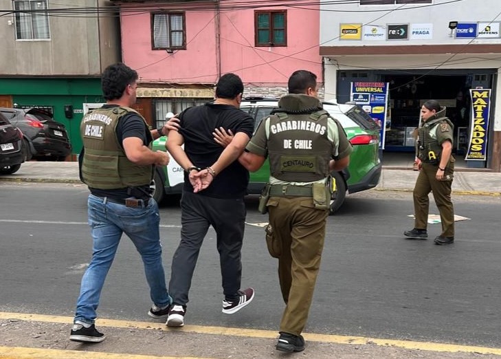 CARABINEROS RECUPERA CAMIONETA ROBADA EN PROVIDENCIA