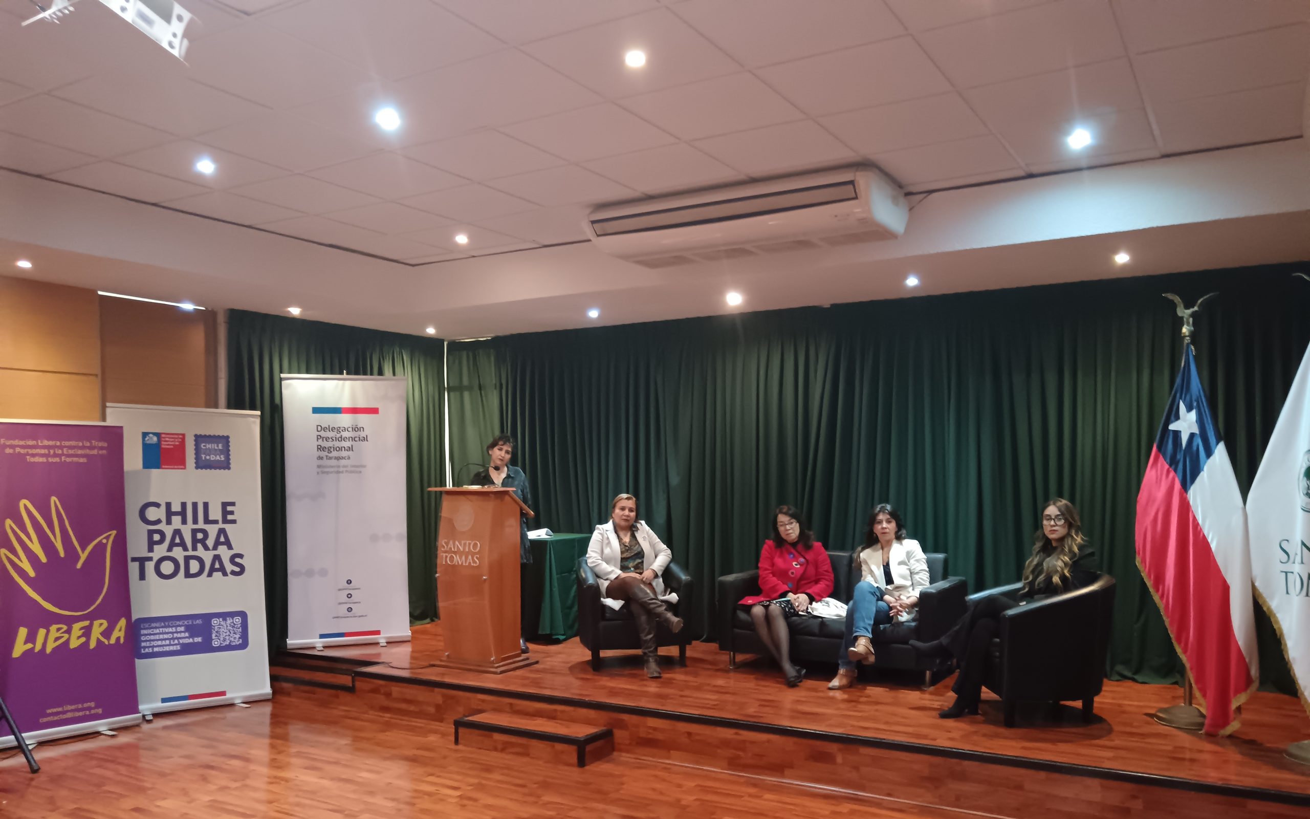 SEREMI de la Mujer y la Equidad de Género en conjunto a Delegación Presidencial, Fundación Libera y Universidad Santo Tomas conmemoran Día Internacional contra la Trata de Personas.