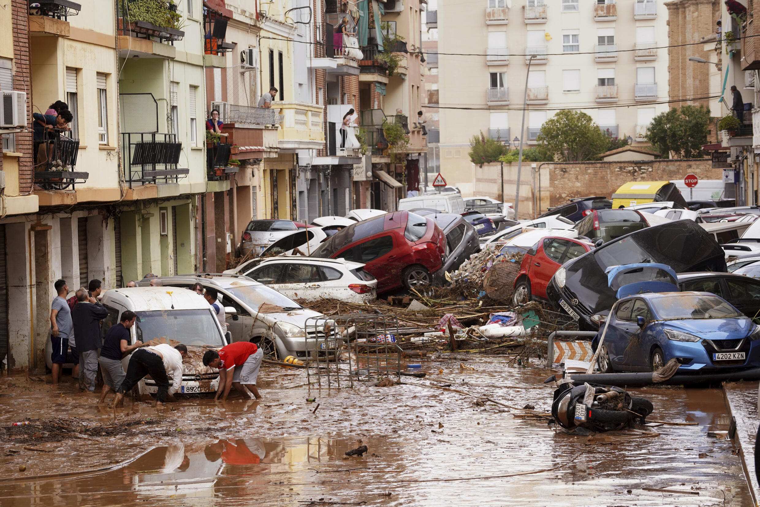 Número de muertos por inundaciones en España asciende a 225.