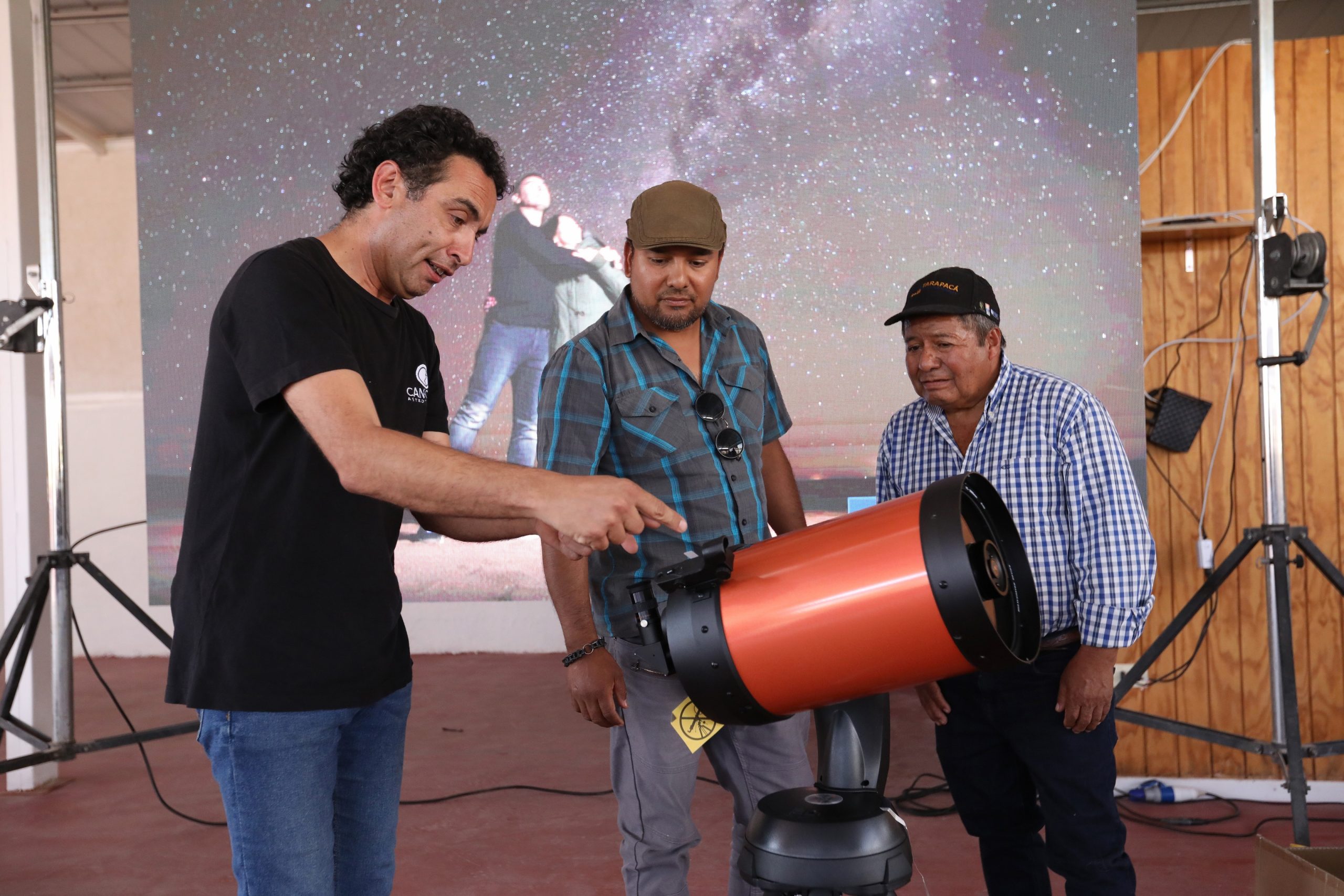 Habitantes de Quisma se capacitan para emprender en astroturismo.