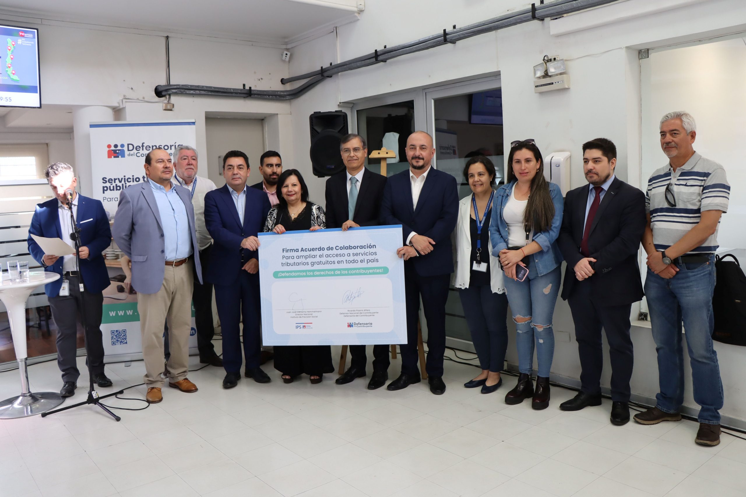 Defensoría del Contribuyente e IPS firman convenio para ampliar acceso a servicios tributarios gratuitos a lo largo del país.