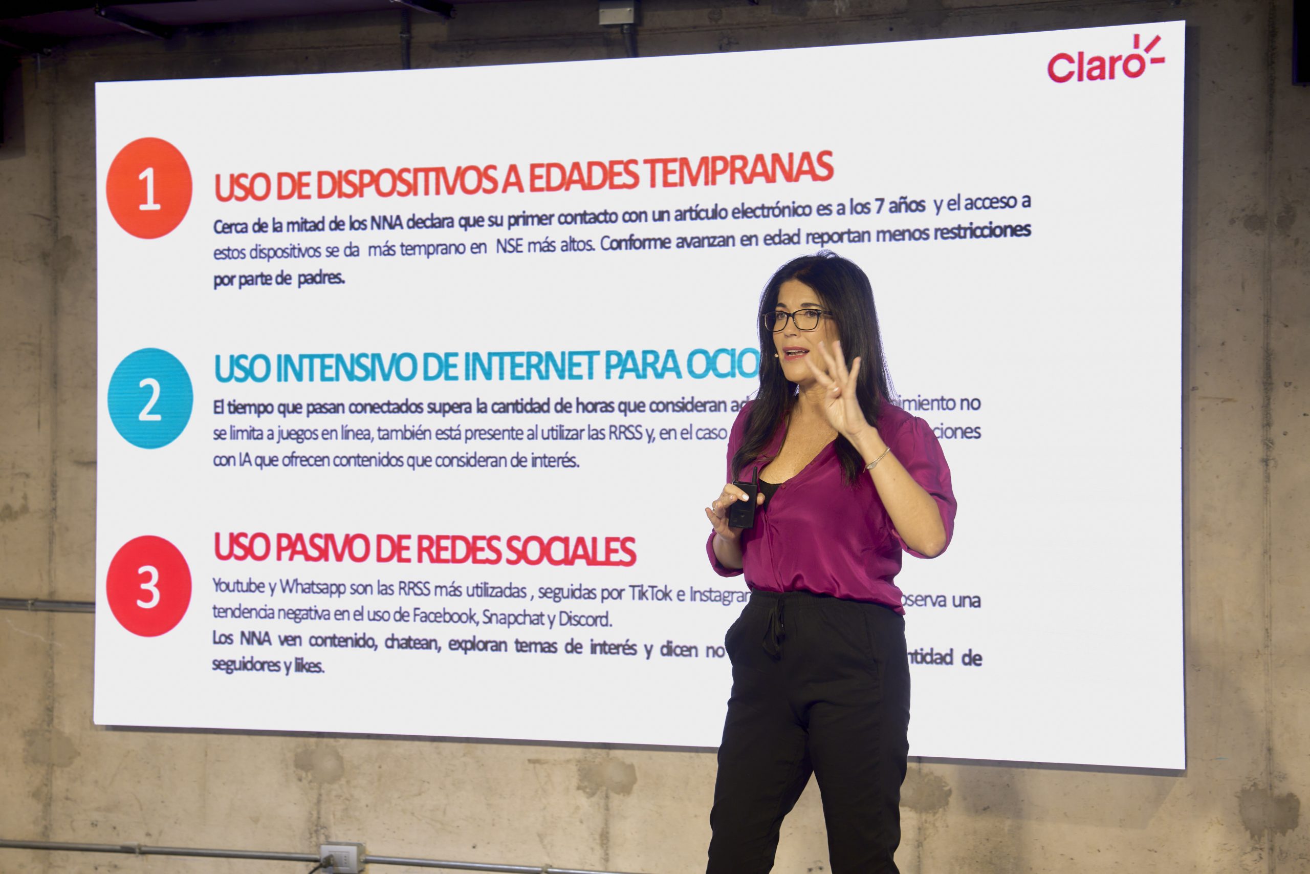 6 de cada 10 niños comienza a usar dispositivos electrónicos en torno a los 7 años.