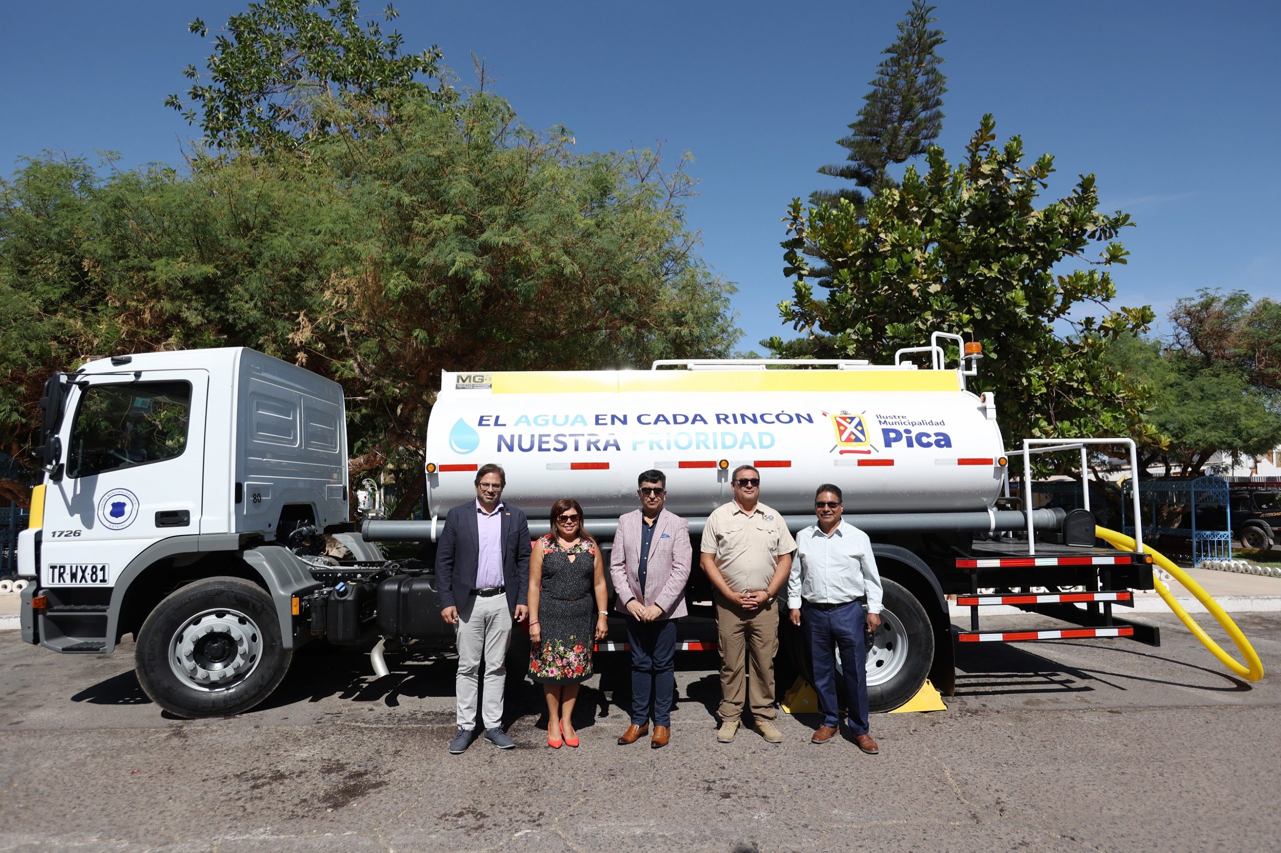 Comunidad de Pica recibe camión aljibe para potenciar la distribución de agua en sectores rurales.