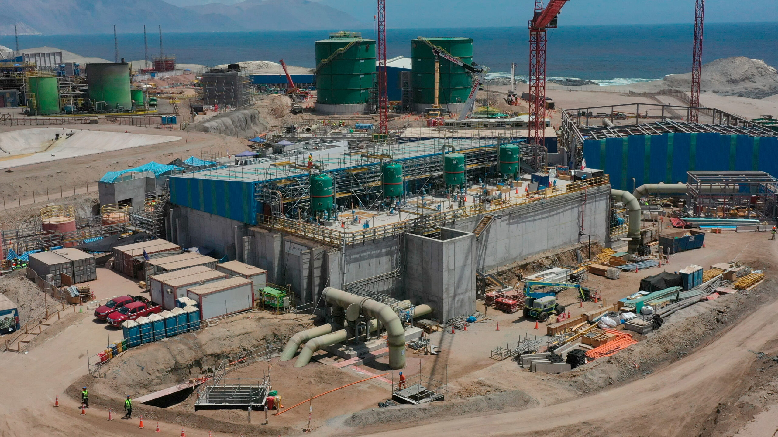 Construcción de planta desaladora de Collahuasi impulsa positivamente la economía regional.