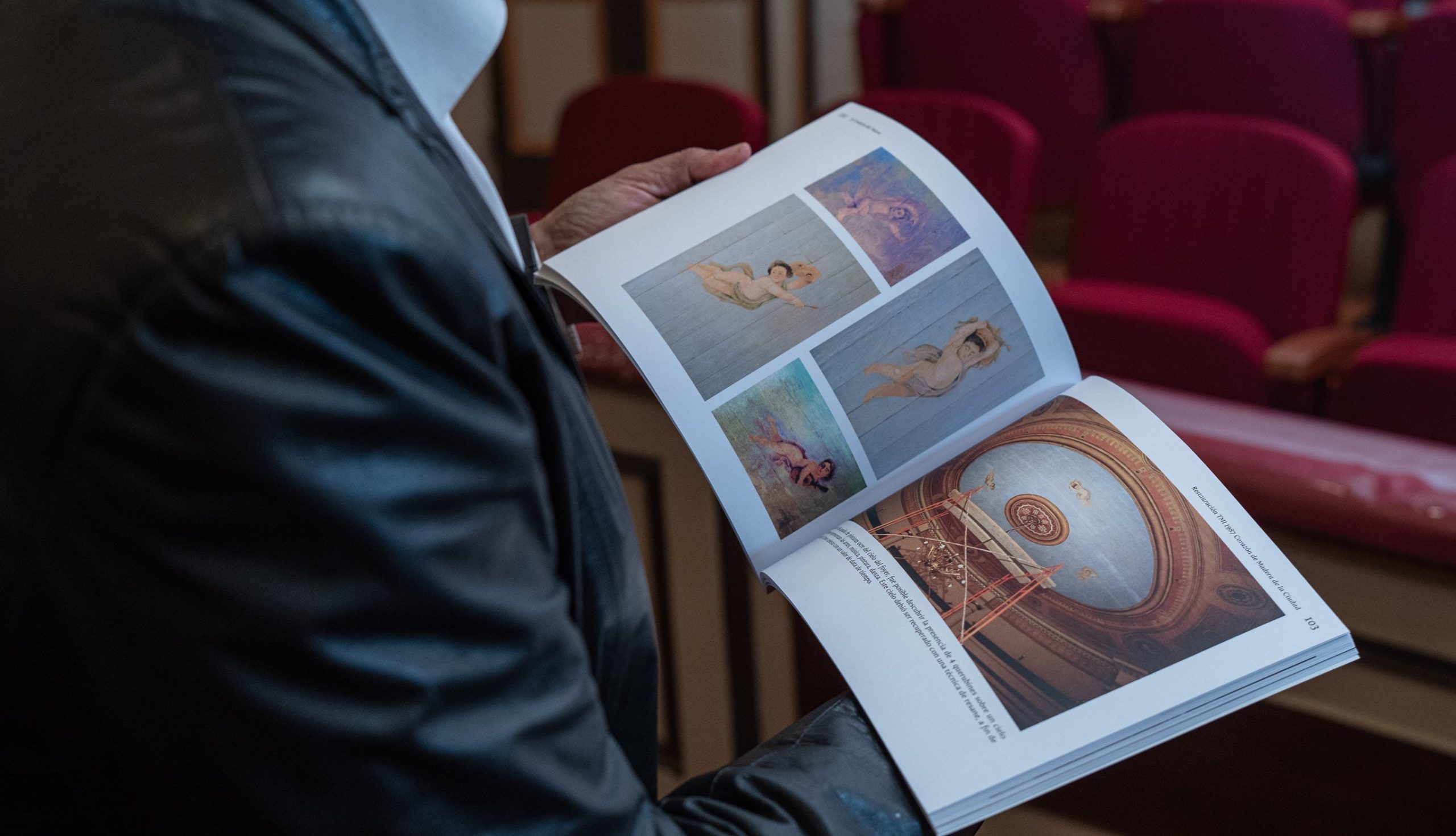 Corporación Cultural de Iquique y Collahuasi lanzan libro sobre emblemática restauración del Teatro Municipal en 1987.