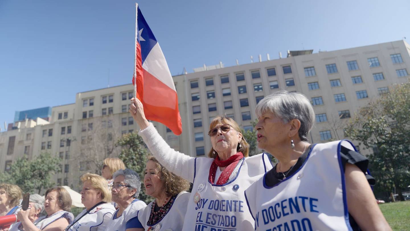 Trámite para recibir el pago por la deuda histórica docente ya está disponible: dónde y cómo hacerlo.