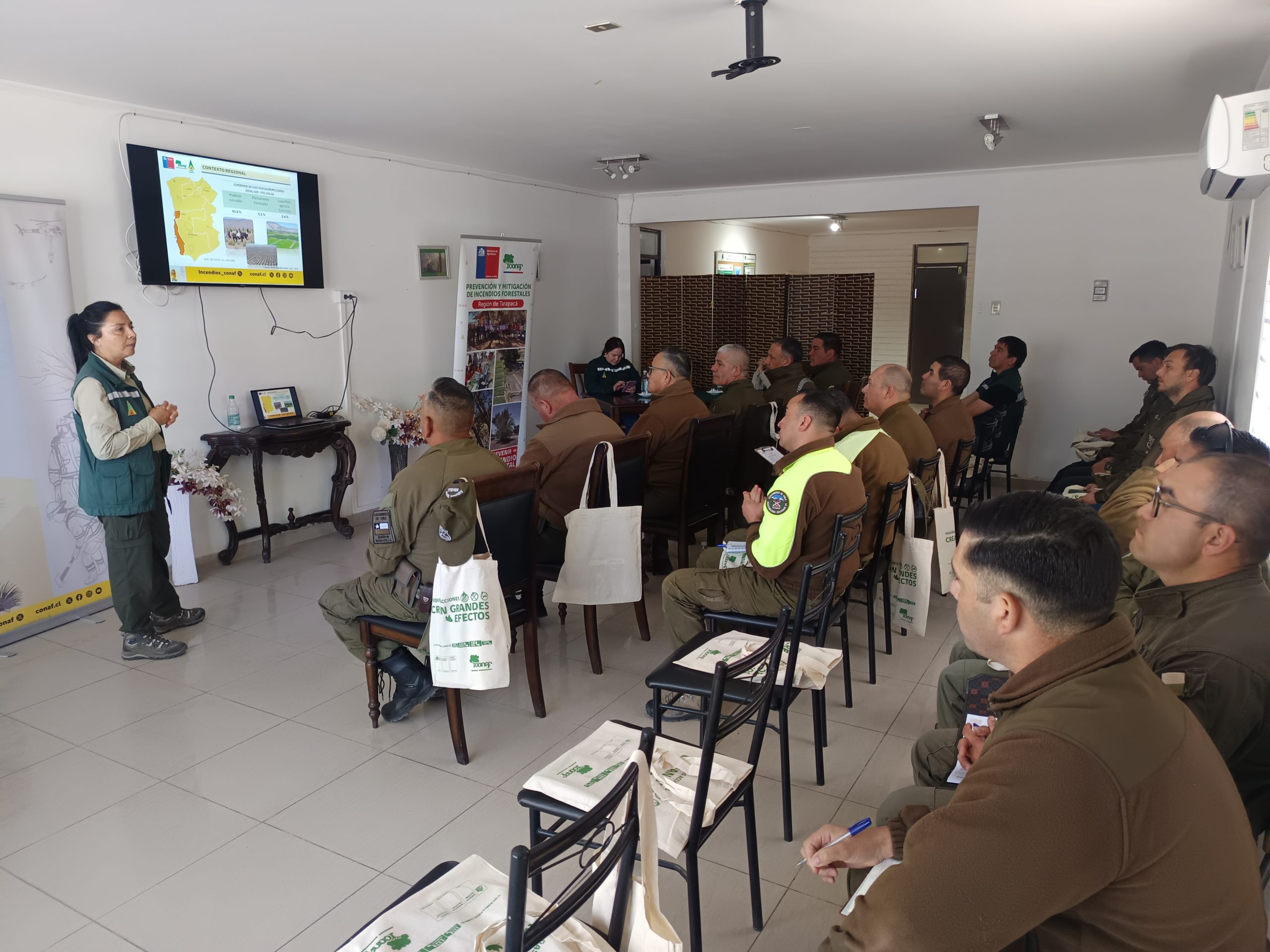 CONAF Y OS-5 CAPACITAN EN SISTEMA DE AVISO DE QUEMAS A CARABINEROS DE LA PROVINCIA DEL TAMARUGAL.