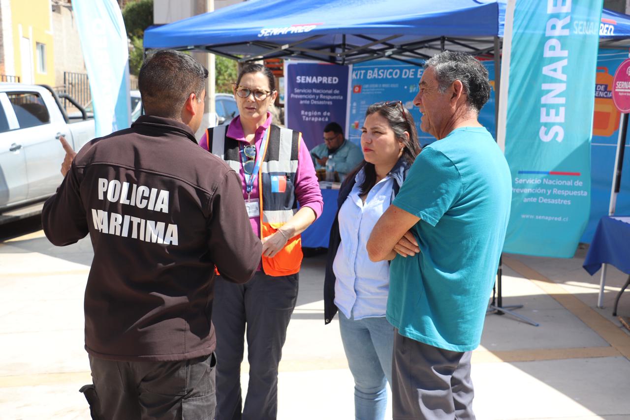 Vecinos de Pisagua participan en Plaza Ciudadana de emprendimiento.
