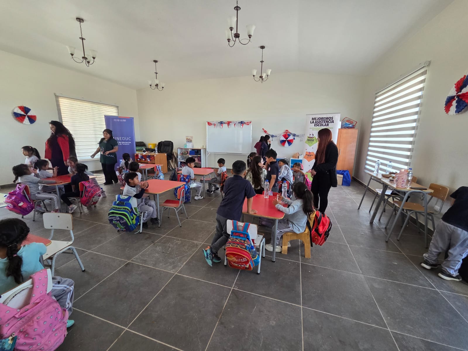 Seremi de Educación compartió con párvulos el inicio de clases en Bajo Soga.