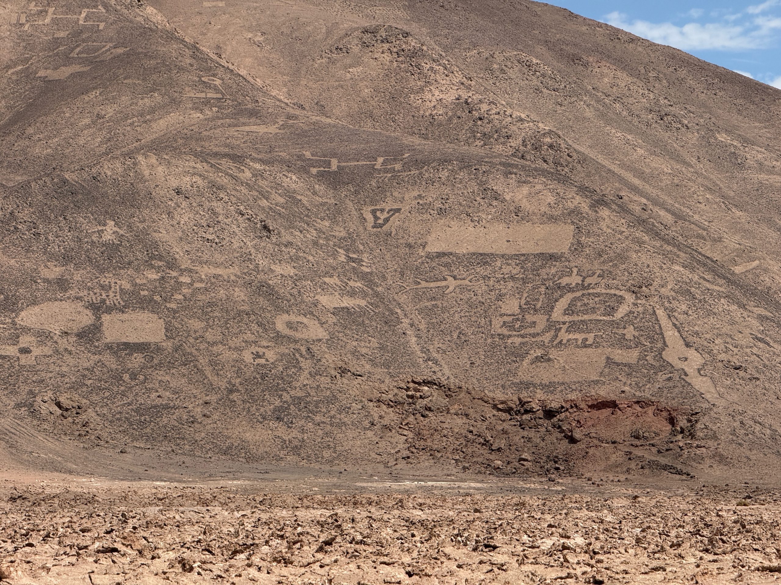Anuncian postulación de los Geoglifos de Pintados como Sitio de Patrimonio Mundial.