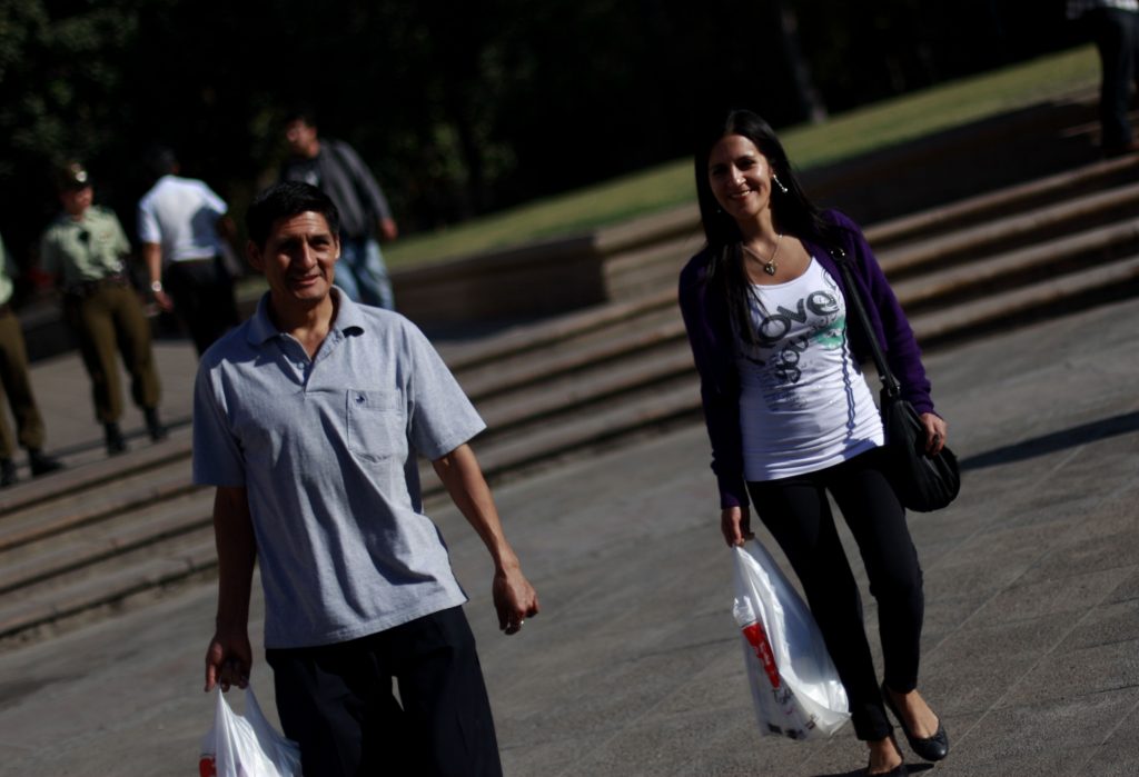 Ipsos: 39% en Chile cree que las personas eran más felices hace 50 años.