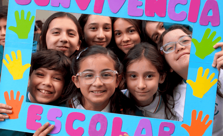 La Superintendencia de educación, trabaja en nuevos lineamientos para uso de tecnología de seguridad en los establecimientos.