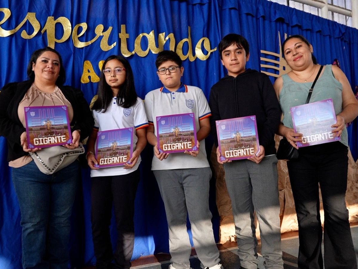Estudiantes del Colegio Eduardo Llanos lanzan libro sobre el Gigante de Tarapacá.
