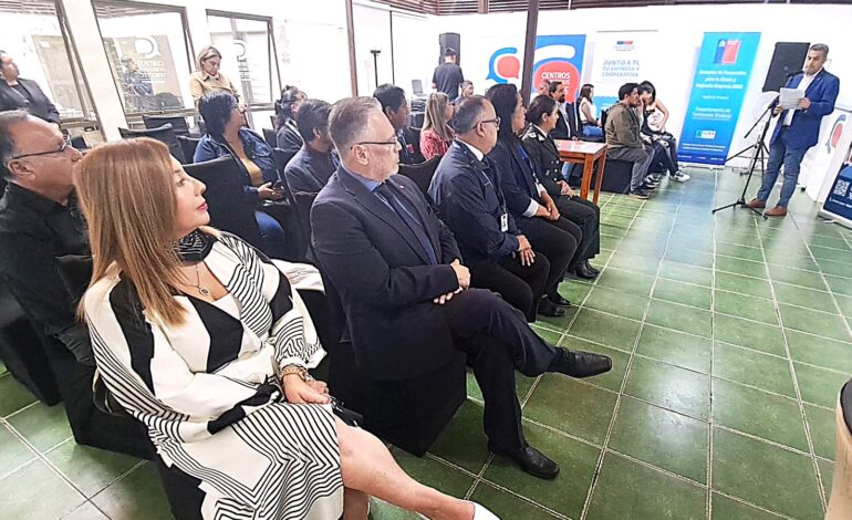 Jóvenes avanzan en su reinserción social y laboral tras recibir certificación de curso de peluquería de Sence.