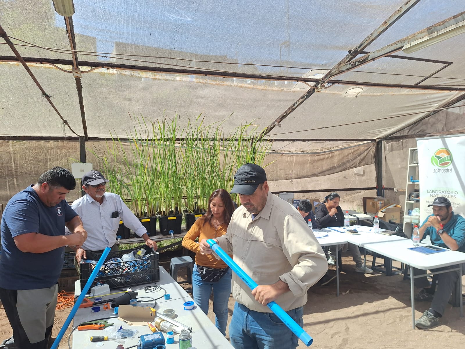 LabAncestral capacita a agricultores del Tamarugal en riego automatizado.