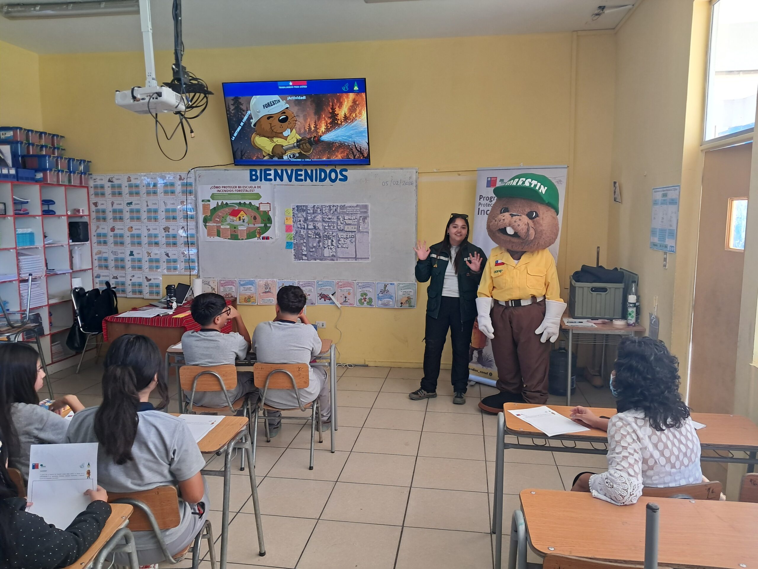 Escuela Estrella del Sur de Pozo Almonte se certifica en programa Escuelas Preparadas para prevenir incendios forestales.