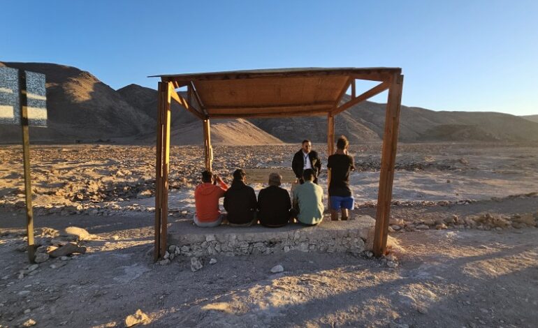 Jóvenes en reinserción disfrutaron de viaje astro patrimonial a Geoglifos de Pintados.