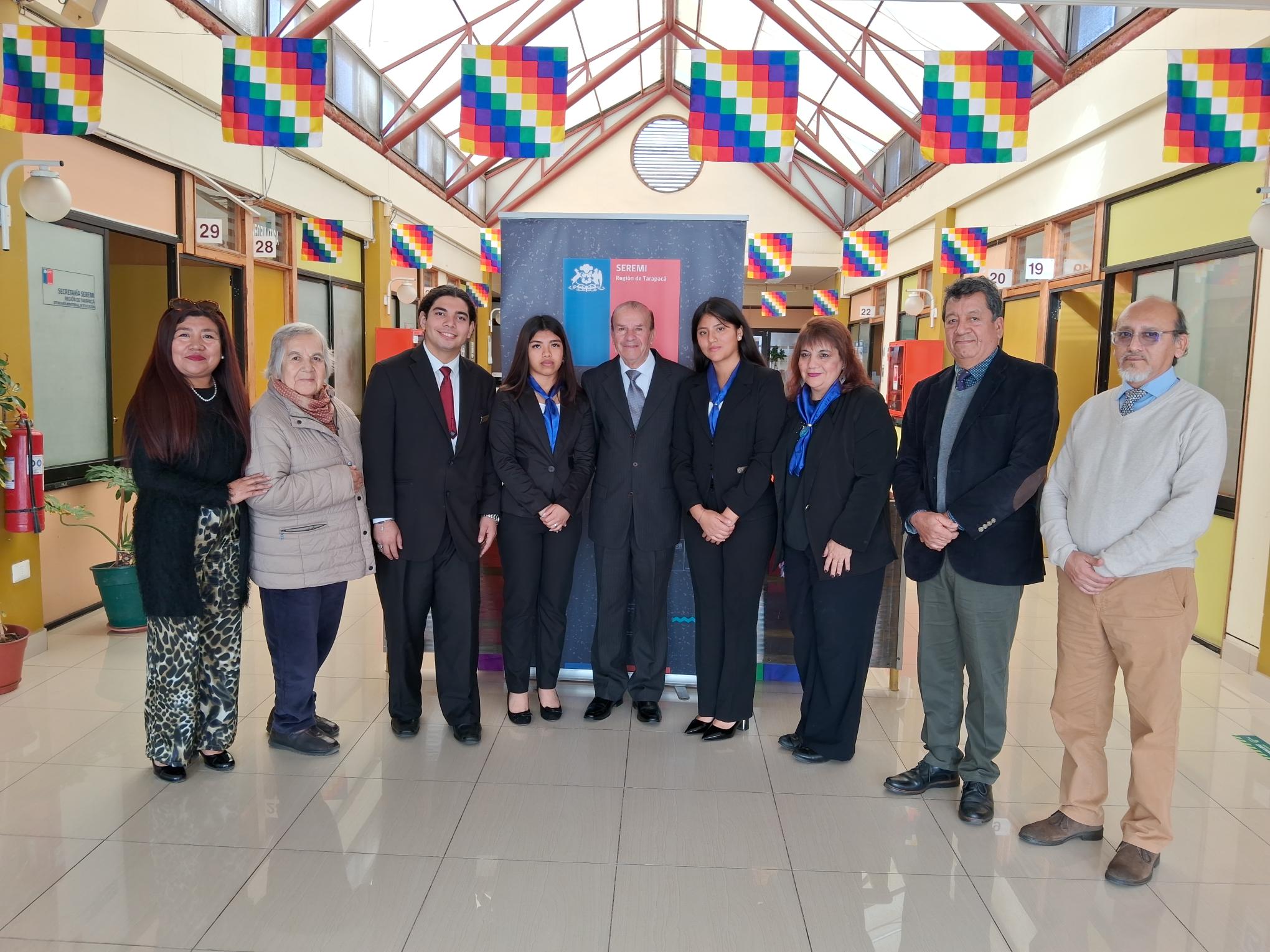 Seremi de Educación Tarapacá, destaca a estudiantes de Iquique que obtuvieron el 2do lugar en competencia nacional de inglés.