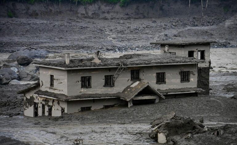 Catástrofe en Nepal-China: cifra de muertos asciende a 392.