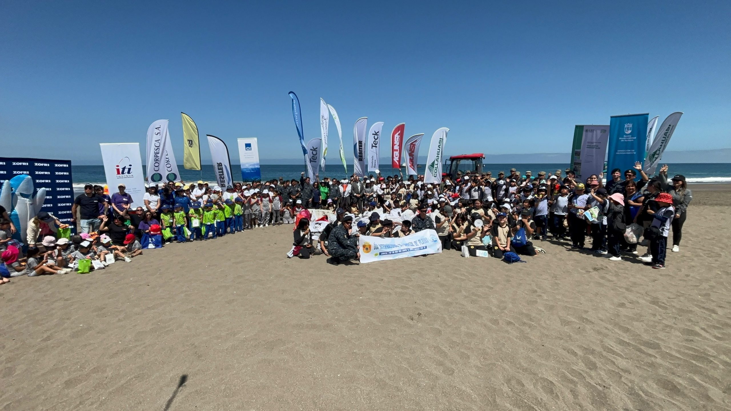 Día Internacional de Limpieza de Playas reunió a más de 200 voluntarios en Playa Brava de Iquique.