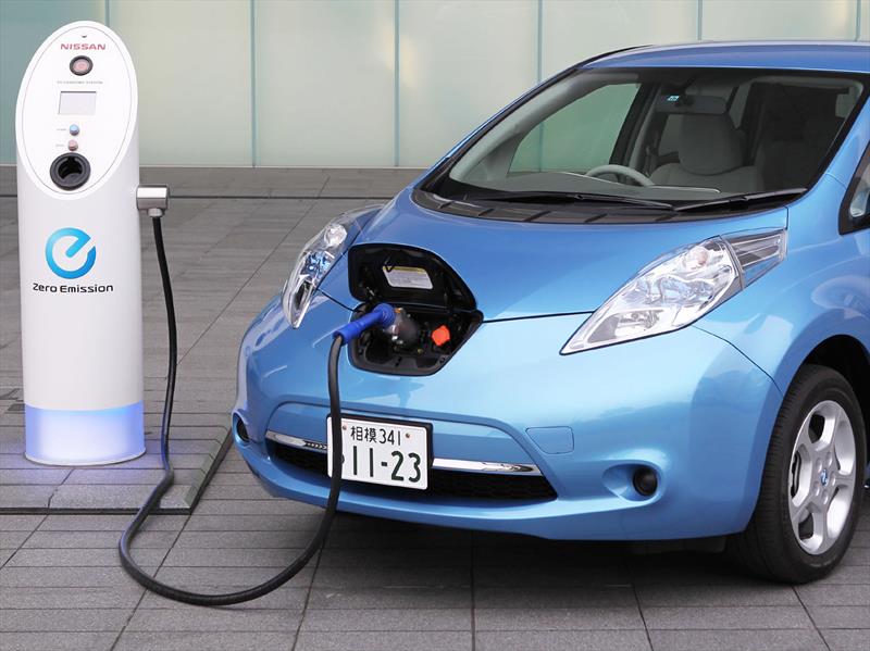 SERNAC DETECTA PROBLEMAS DE COMPATIBILIDAD EN SISTEMAS DE CARGA DEL 5% DE LOS VEHÍCULOS ELÉCTRICOS E HÍBRIDOS DEL PAÍS.