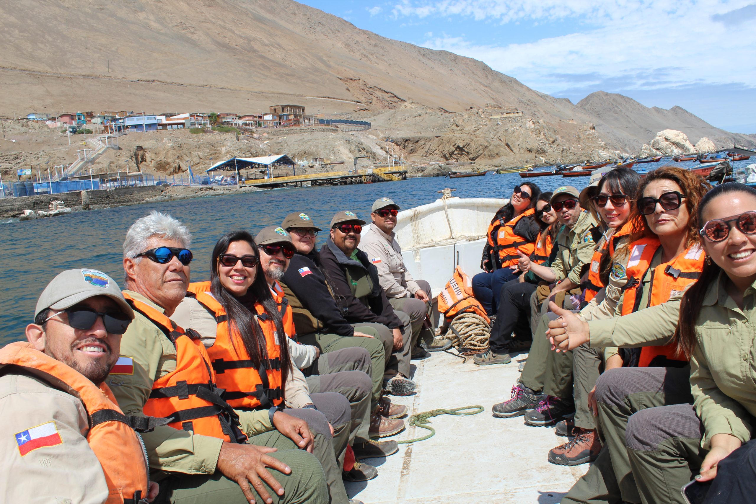 GUARDAPARQUES DE CONAF TARAPACÁ CONMEMORAN SU DÍA RECORRIENDO EL ÁREA MARINA COSTERA PROTEGIDA MAR DE PISAGUA.