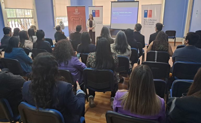 Capacitan a equipos de centros de cumplimiento sobre criminalidad forzada.